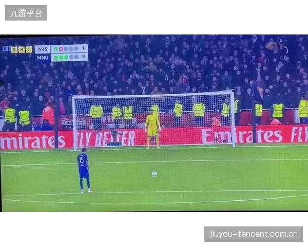 本菲卡门将连扑三次点球拯救球队，英勇表现赢得全场喝彩